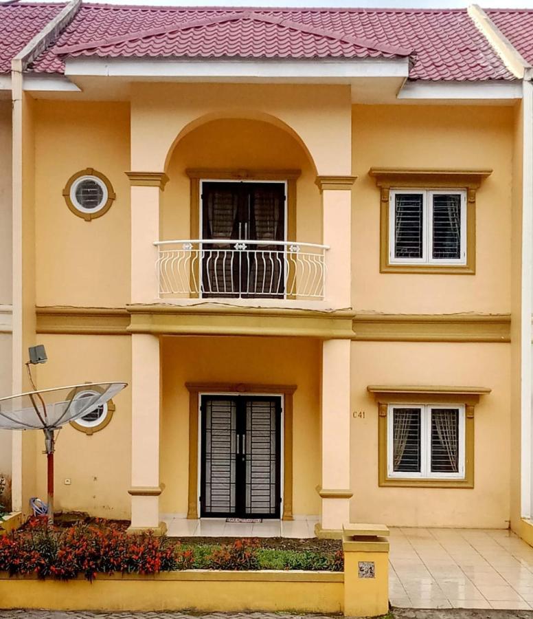Villa Brastagi Resort Jalan Mimpin Tua Blok C No. 41 ブラスタギ エクステリア 写真