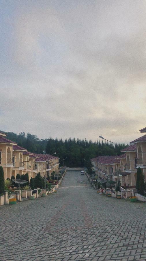 Villa Brastagi Resort Jalan Mimpin Tua Blok C No. 41 ブラスタギ エクステリア 写真