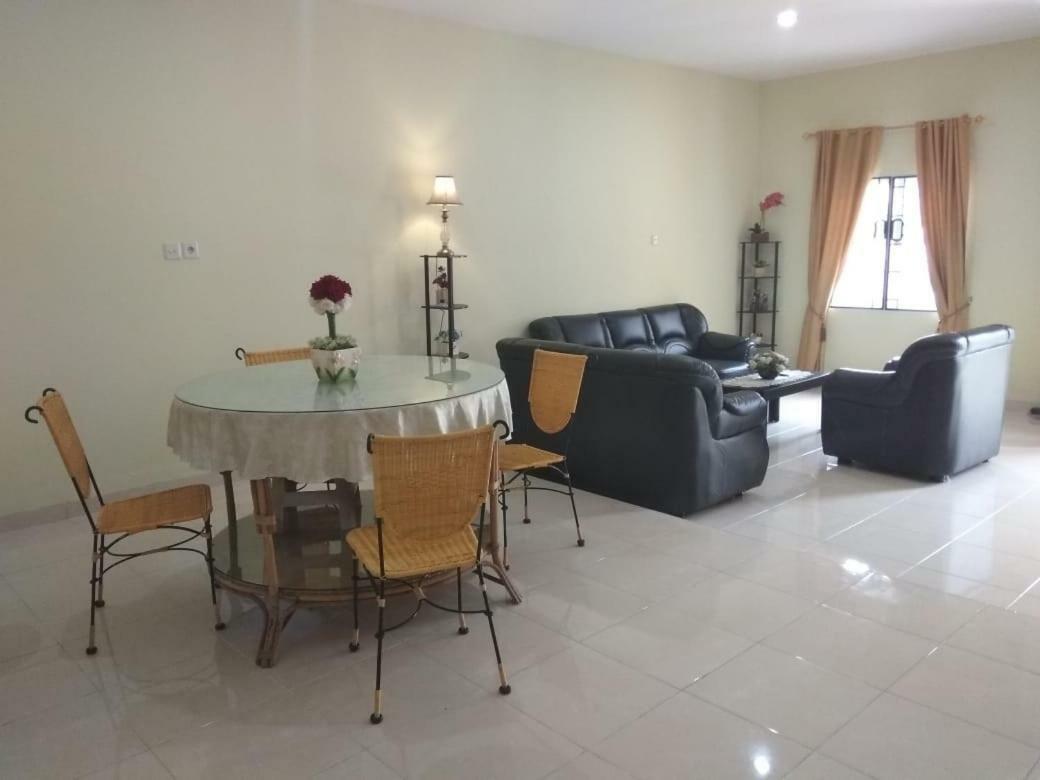 Villa Brastagi Resort Jalan Mimpin Tua Blok C No. 41 ブラスタギ エクステリア 写真