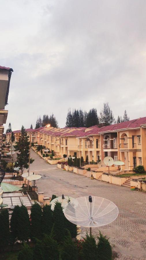 Villa Brastagi Resort Jalan Mimpin Tua Blok C No. 41 ブラスタギ エクステリア 写真